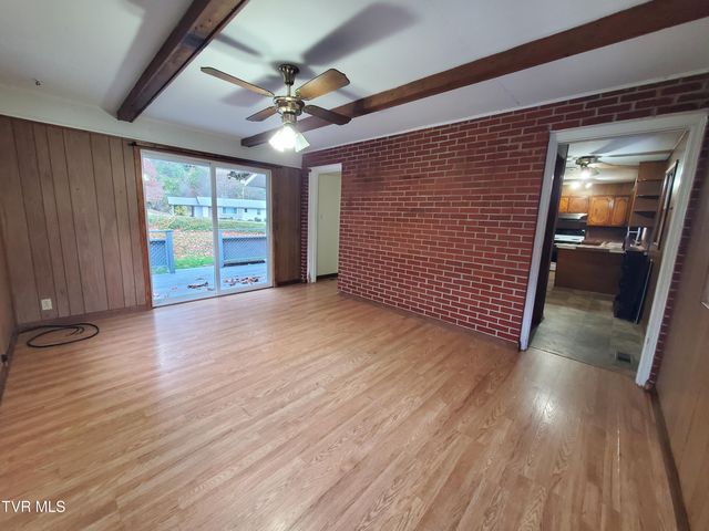 1267 Highway 143, Roan Mountain, TN 37687