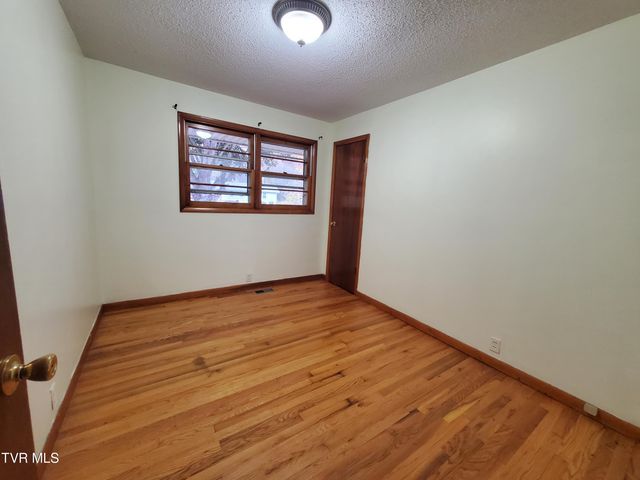 1267 Highway 143, Roan Mountain, TN 37687