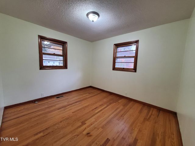 1267 Highway 143, Roan Mountain, TN 37687