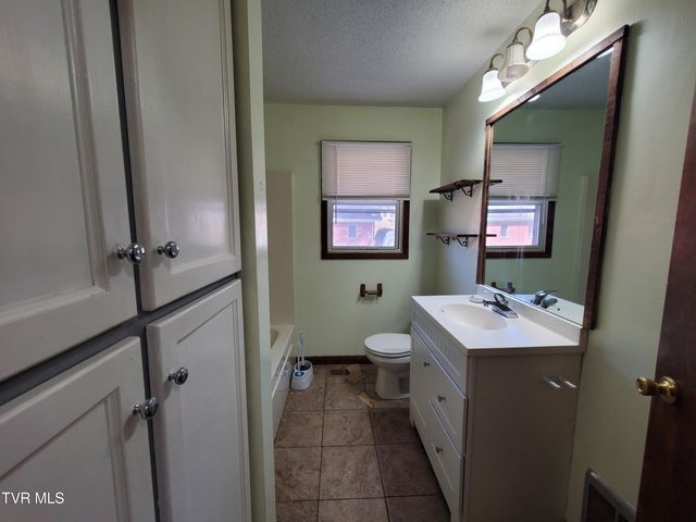 1267 Highway 143, Roan Mountain, TN 37687