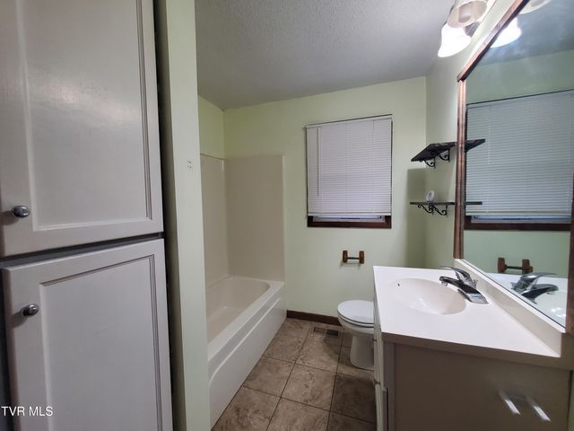 1267 Highway 143, Roan Mountain, TN 37687