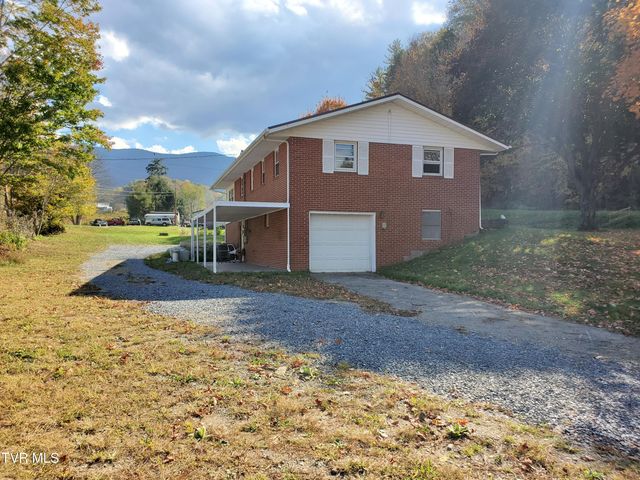 1267 Highway 143, Roan Mountain, TN 37687
