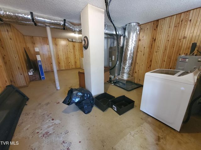 1267 Highway 143, Roan Mountain, TN 37687