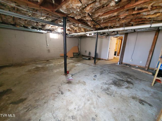 1267 Highway 143, Roan Mountain, TN 37687