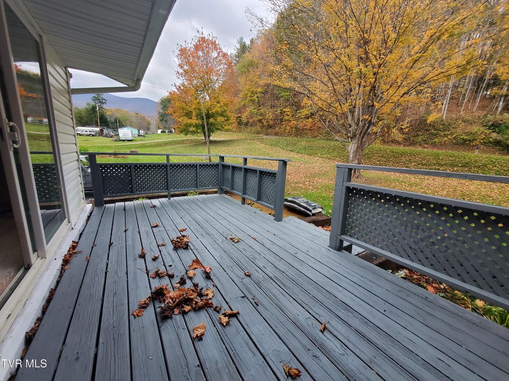 1267 Highway 143, Roan Mountain, TN 37687