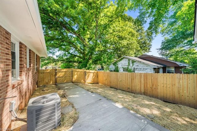 3764 Yarbrough Avenue, Winston-salem, NC 27106