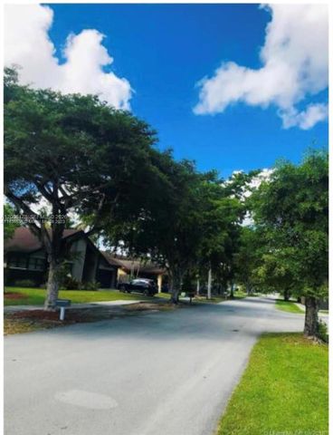 9400 SW 103rd Ave, Miami, FL 33176