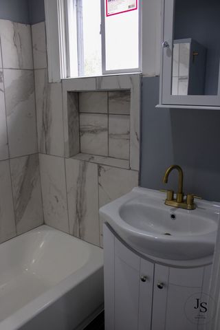 353 S 5th Avenue S, Kankakee, IL 60901