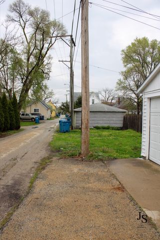353 S 5th Avenue S, Kankakee, IL 60901