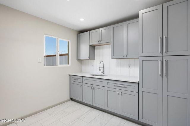5925 N Calle Tiburon, Tucson, AZ 85704
