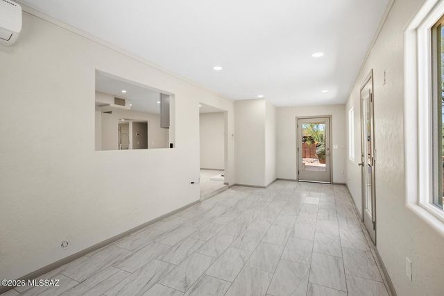 5925 N Calle Tiburon, Tucson, AZ 85704