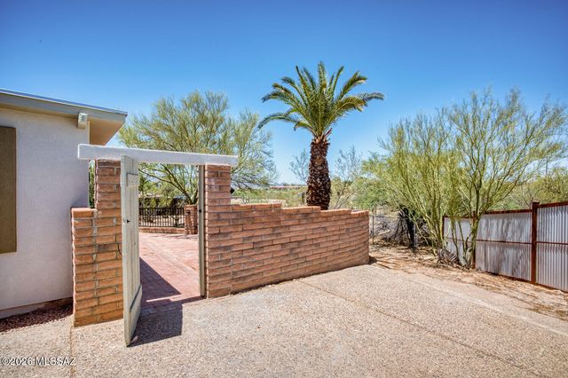 5925 N Calle Tiburon, Tucson, AZ 85704