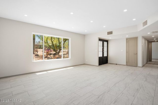 5925 N Calle Tiburon, Tucson, AZ 85704