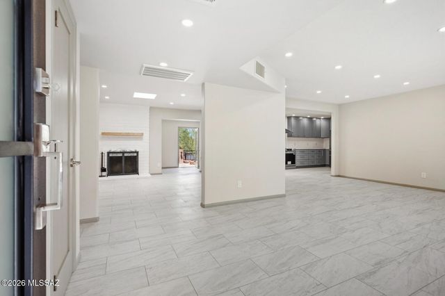 5925 N Calle Tiburon, Tucson, AZ 85704