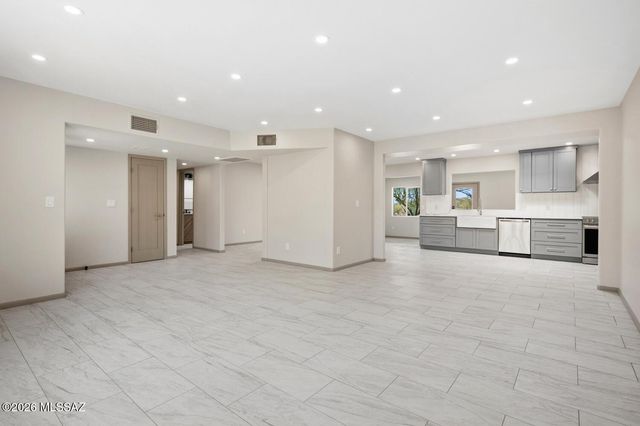 5925 N Calle Tiburon, Tucson, AZ 85704