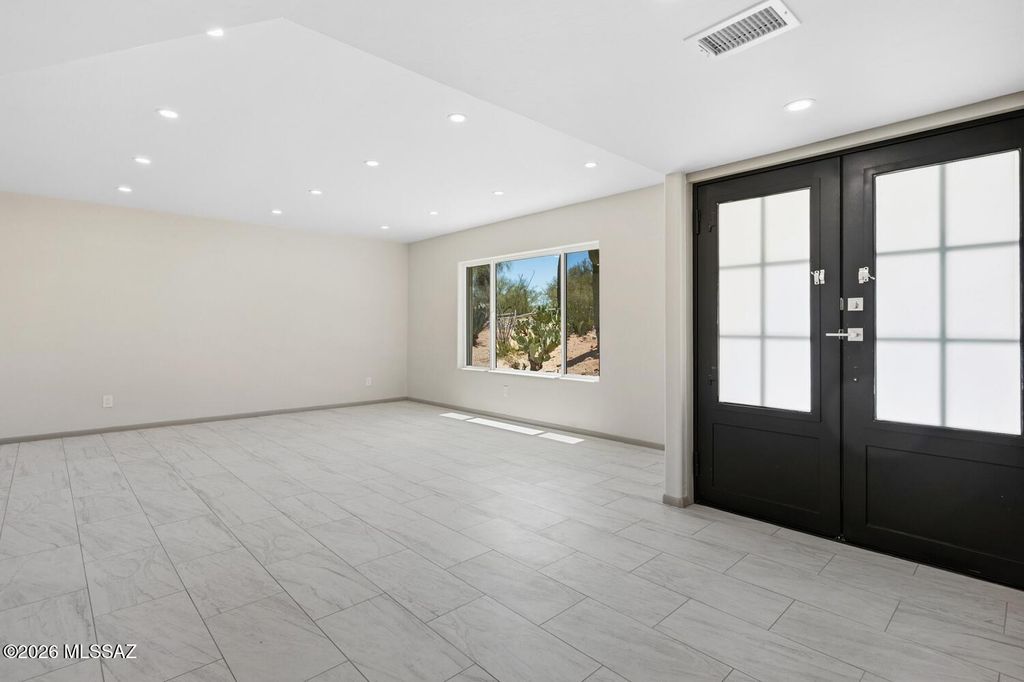5925 N Calle Tiburon, Tucson, AZ 85704