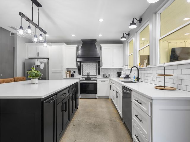 1562 N Willow Oak Road, Gladewater, TX 75647
