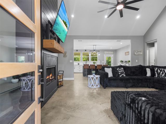 1562 N Willow Oak Road, Gladewater, TX 75647