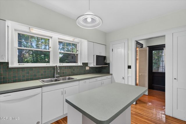 3412 Gallatin Road, Ottawa Hills, OH 43606