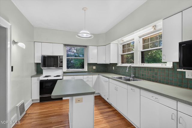 3412 Gallatin Road, Ottawa Hills, OH 43606