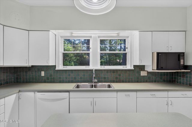 3412 Gallatin Road, Ottawa Hills, OH 43606