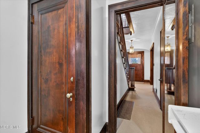 3412 Gallatin Road, Ottawa Hills, OH 43606