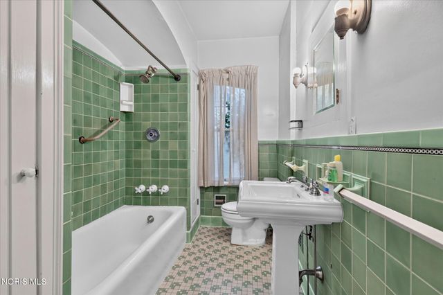 3412 Gallatin Road, Ottawa Hills, OH 43606