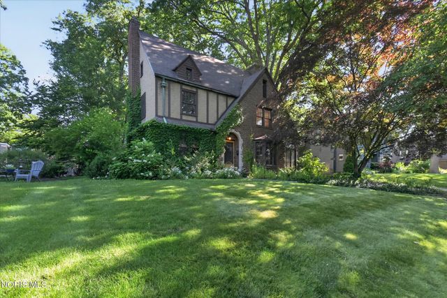 3412 Gallatin Road, Ottawa Hills, OH 43606