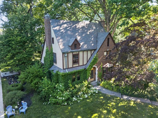 3412 Gallatin Road, Ottawa Hills, OH 43606