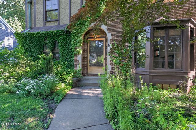 3412 Gallatin Road, Ottawa Hills, OH 43606