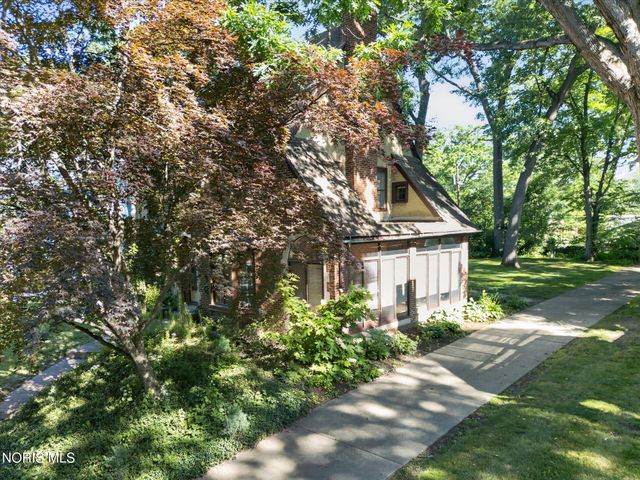 3412 Gallatin Road, Ottawa Hills, OH 43606