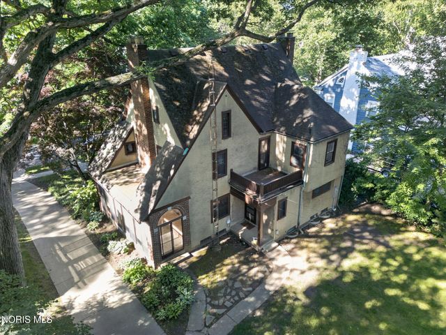 3412 Gallatin Road, Ottawa Hills, OH 43606