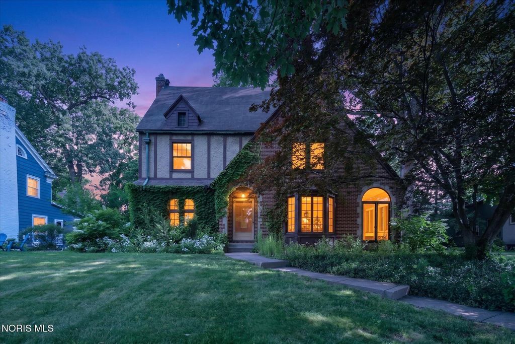 3412 Gallatin Road, Ottawa Hills, OH 43606