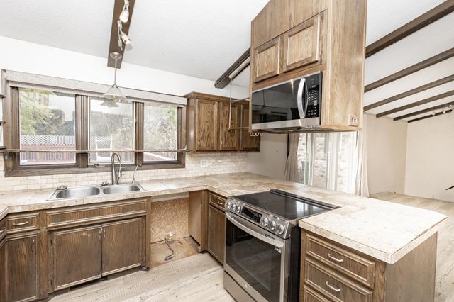 1201 Elm Street N, Fargo, ND 58102