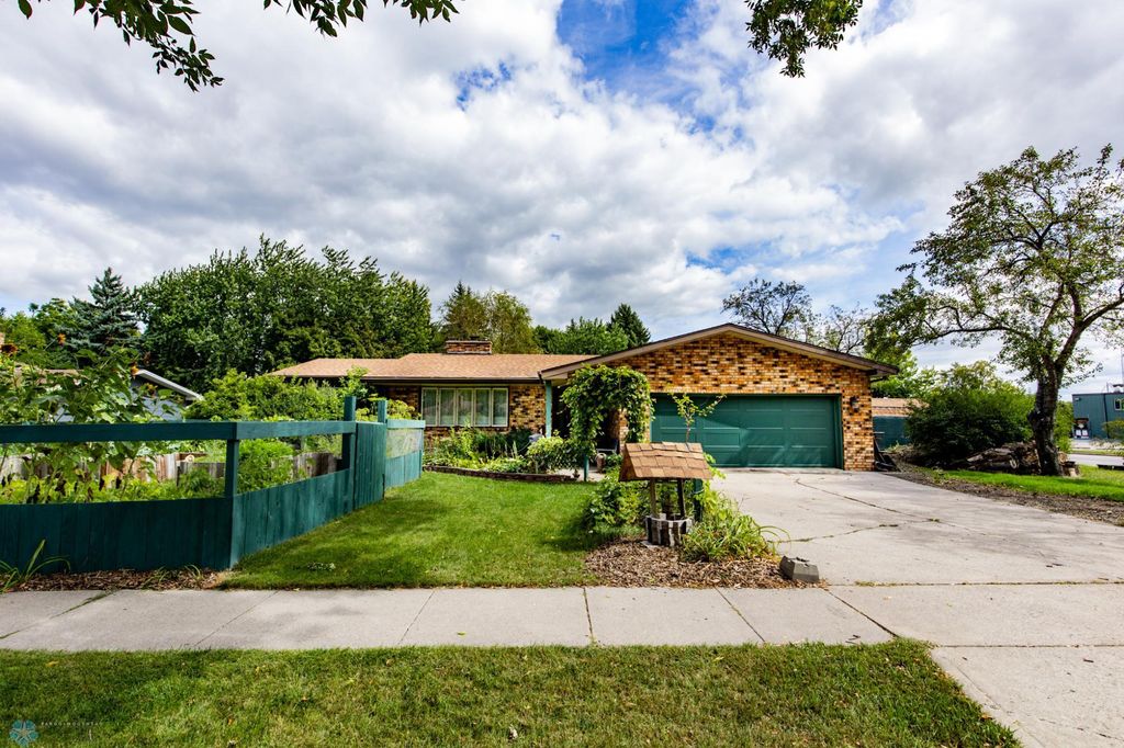 1201 Elm Street N, Fargo, ND 58102