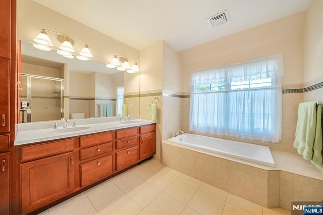 5 High Mountain Drive, Montville Township, NJ 07045