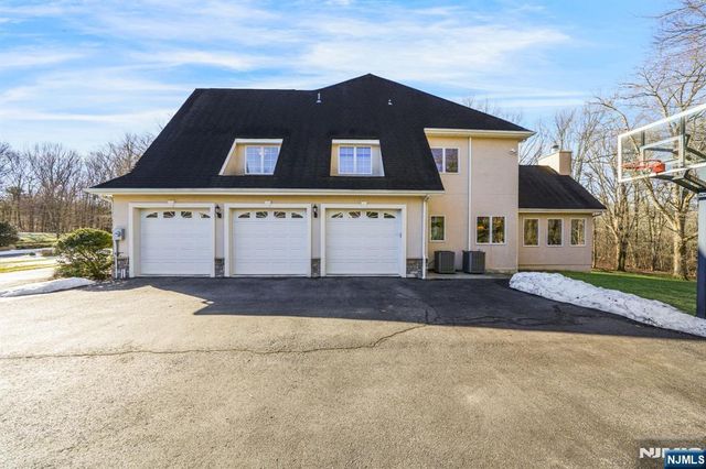 5 High Mountain Drive, Montville Township, NJ 07045