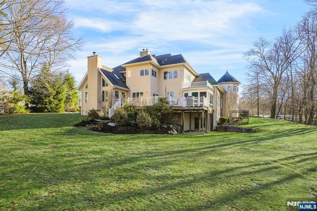 5 High Mountain Drive, Montville Township, NJ 07045