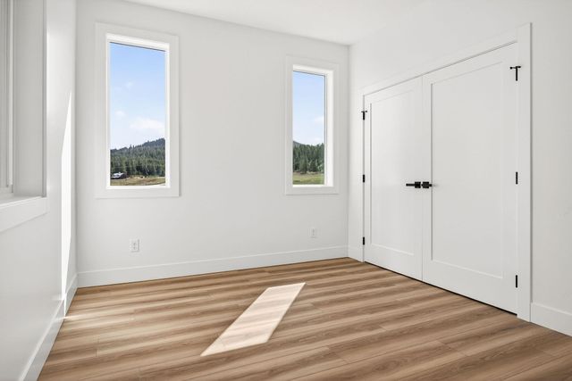3942 L Gardenspot Rd, Loon Lake, WA 99148