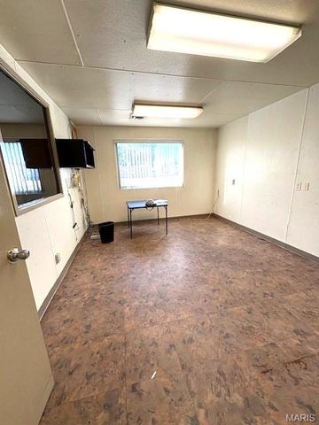 810 Deal, Highland, IL 62249