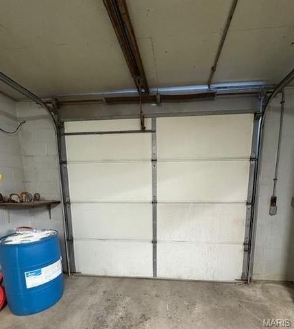 810 Deal, Highland, IL 62249