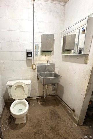 810 Deal, Highland, IL 62249