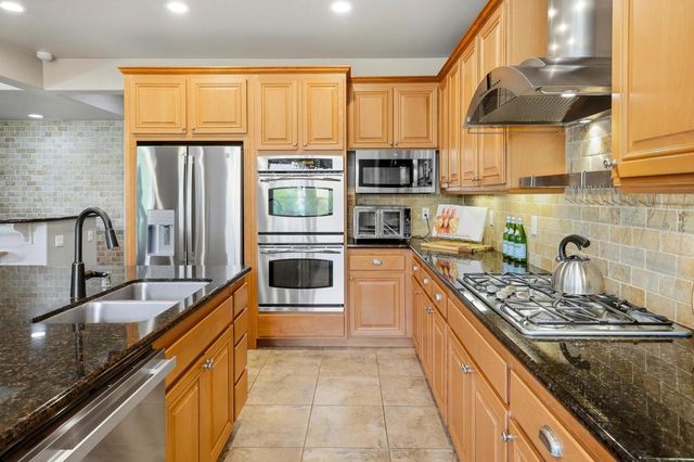 16 Lake Mendocino Drive, Rancho Mirage, CA 92270
