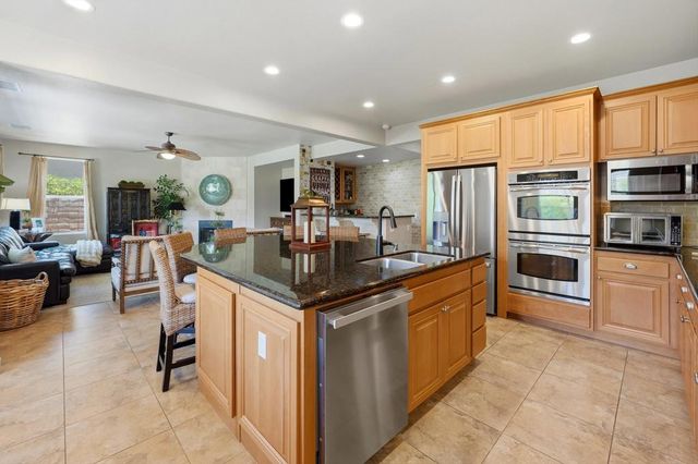 16 Lake Mendocino Drive, Rancho Mirage, CA 92270