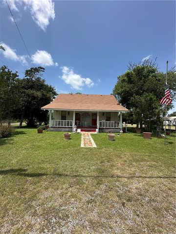 322 S 7th St, Skidmore, TX 78389