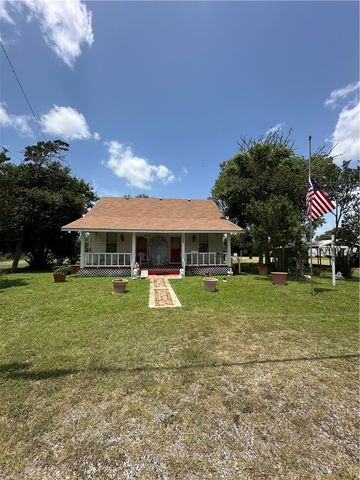 322 S 7th St, Skidmore, TX 78389