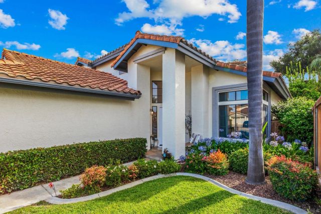 2064 White Birch Dr, Vista, CA 92081