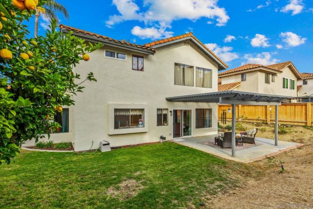 2064 White Birch Dr, Vista, CA 92081