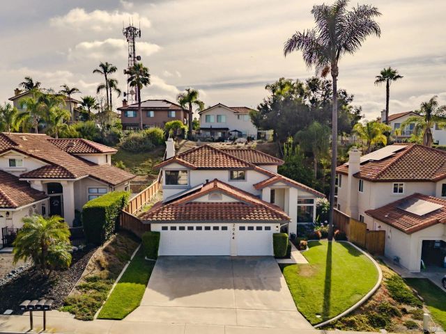 2064 White Birch Dr, Vista, CA 92081