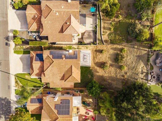 2064 White Birch Dr, Vista, CA 92081